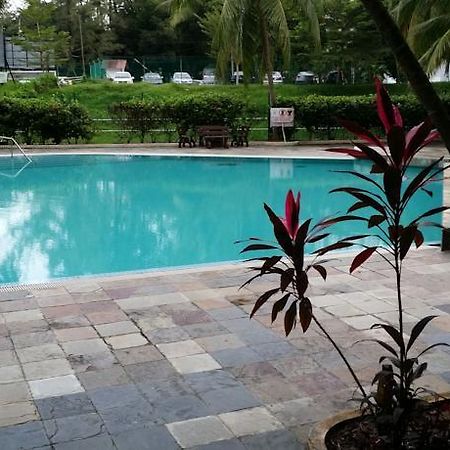 Pinang Beach Apartment @ Bayu Emas Batu Feringgi Εξωτερικό φωτογραφία